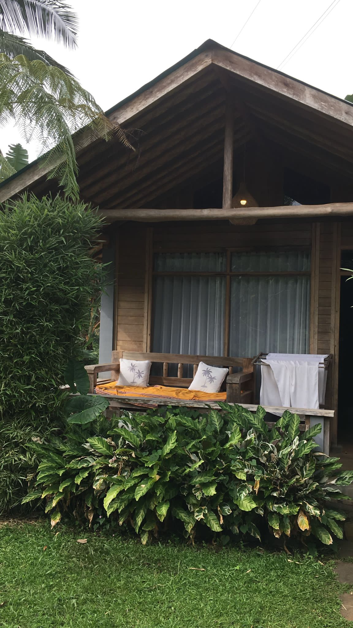 Bungalow terrace with daybed at The Geckos Homestay